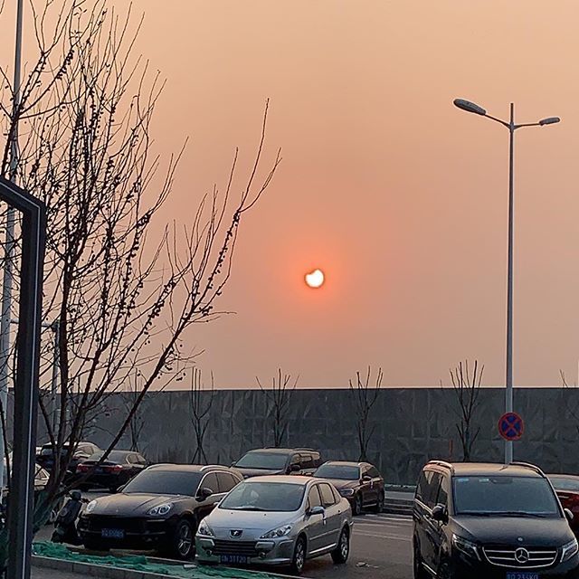 cueps's tweet image. solar eclipse!!! bit.ly/2RaS6r1