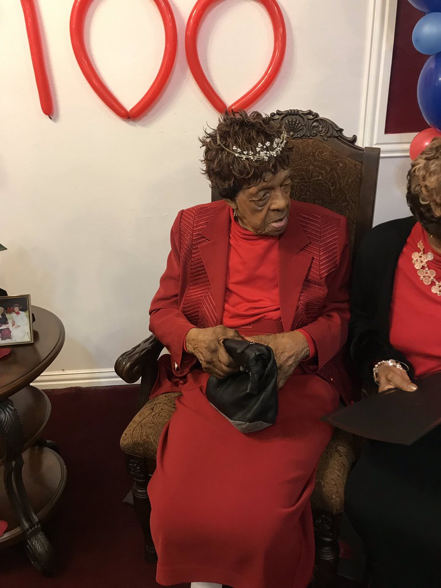 DramaticMadison's tweet image. Can my granny get some love she made 100 years this year ❤️🤞🏾