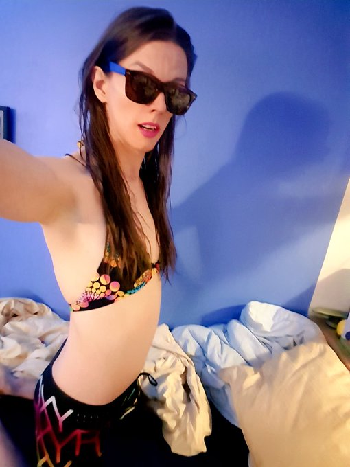 Let's go to the beach, wait what do you mean it January? I'll be on late tonight! https://t.co/jI1Vf