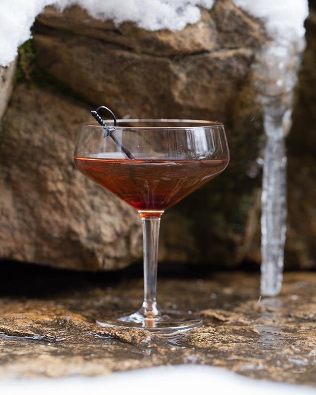 Winter. Weekends. Whiskey. All the w’s for the win! 📸: @charles_townsend_photo