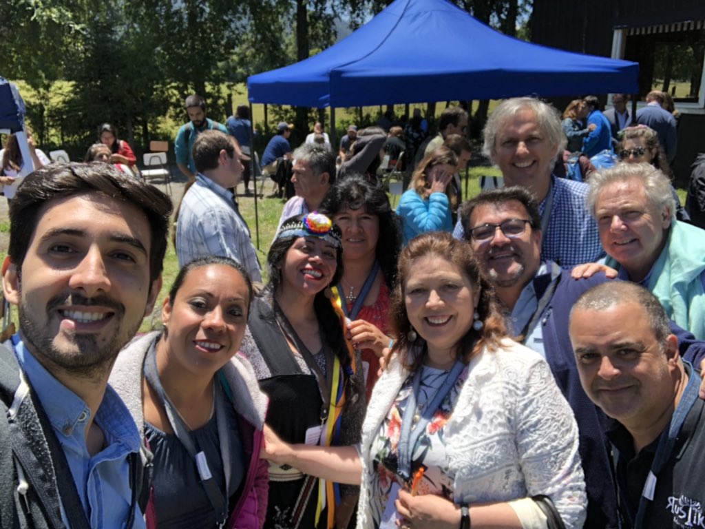 romanyosif's tweet photo. Que impresionante cuando uno deja de lado sus roles y prejucios, y se abre a escuchar al otro. Ahí comienza el nuevo Chile, donde desde la colaboración generamos un nuevo país! #UneteAlDialogo #3xi @balloonlatam @labgobcl https://t.co/RRBzEMH6cW