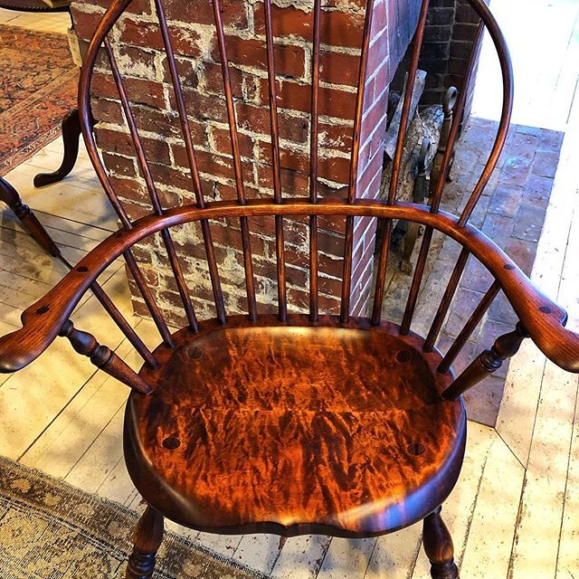WindsorChair's tweet photo. New in the Showroom! A Windsor Arm Chair with Curly Flame Tiger Maple Seat, Cranberry Finish.
*
*
#wowza #handcrafted #furnituredesign #lincolnville #maine #windsorchair #haveityourway #customfurniture https://t.co/CVXHW1nUtx