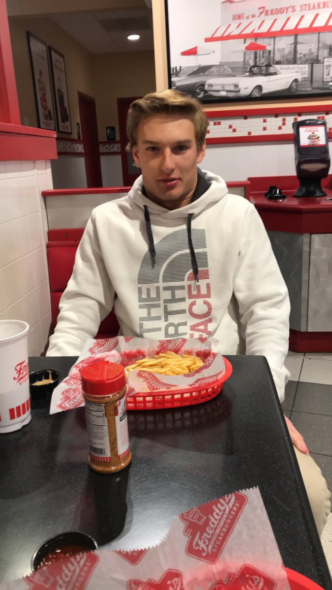 aaron_schulz_'s tweet image. HBD @laurendurbin10 take care of my bf #squi