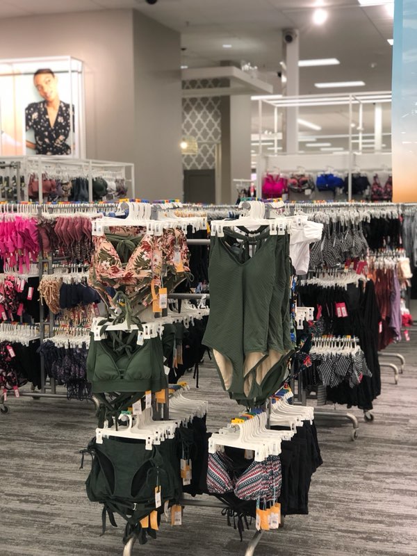 AClarkeVM1948's tweet image. Diving into 2019 with an awesome swim set and the new brand, Kona Sol! Loving these color stories 🏊‍♀️👙
#T1948 #VMlife #visualmerchandising