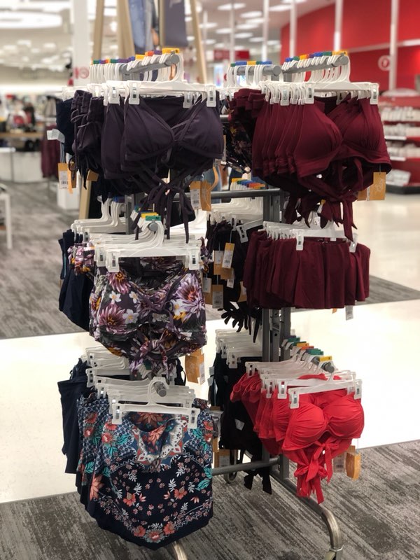 AClarkeVM1948's tweet image. Diving into 2019 with an awesome swim set and the new brand, Kona Sol! Loving these color stories 🏊‍♀️👙
#T1948 #VMlife #visualmerchandising