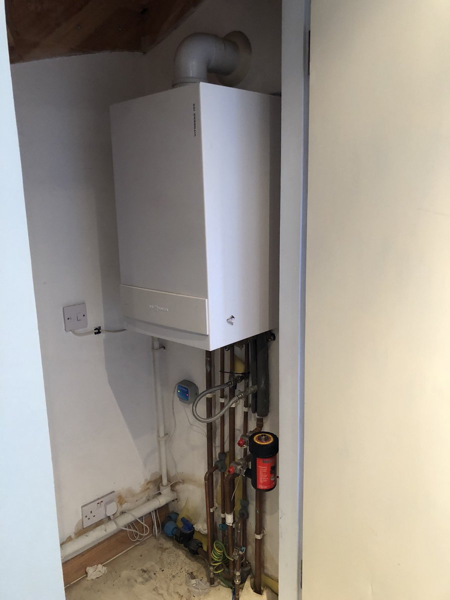 22degreesheat's tweet photo. First install of the year down. A mighty @vaillantuk ecoTEC Plus 835 with a vSMART and the usual double @SpirotechUK protection and a combimate thrown in for good measure. #10YearWarranty #vaillant #ADVANCE https://t.co/FVH2jrw28s