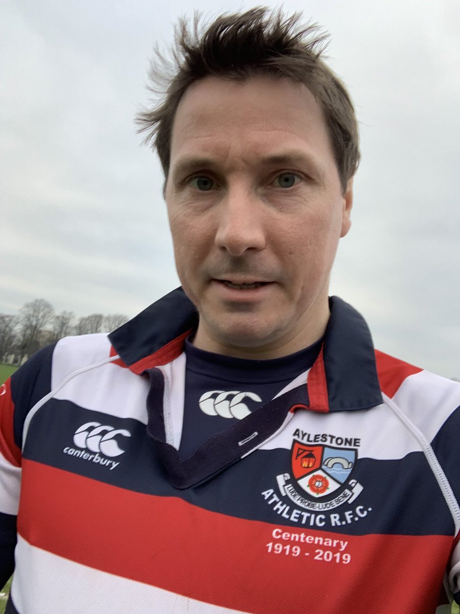 CyberKevinJones's tweet image. Was good to get out and put on the shirt again today for a bit of a New Years run ... ended early with a damaged knee but hopefully nothing too serious! #rugby #outofretirement