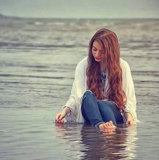 مهمااكثرُ من التفكيرِ بكَ 
أعجزُ عنْ فهمِ .. هذا التعلّق