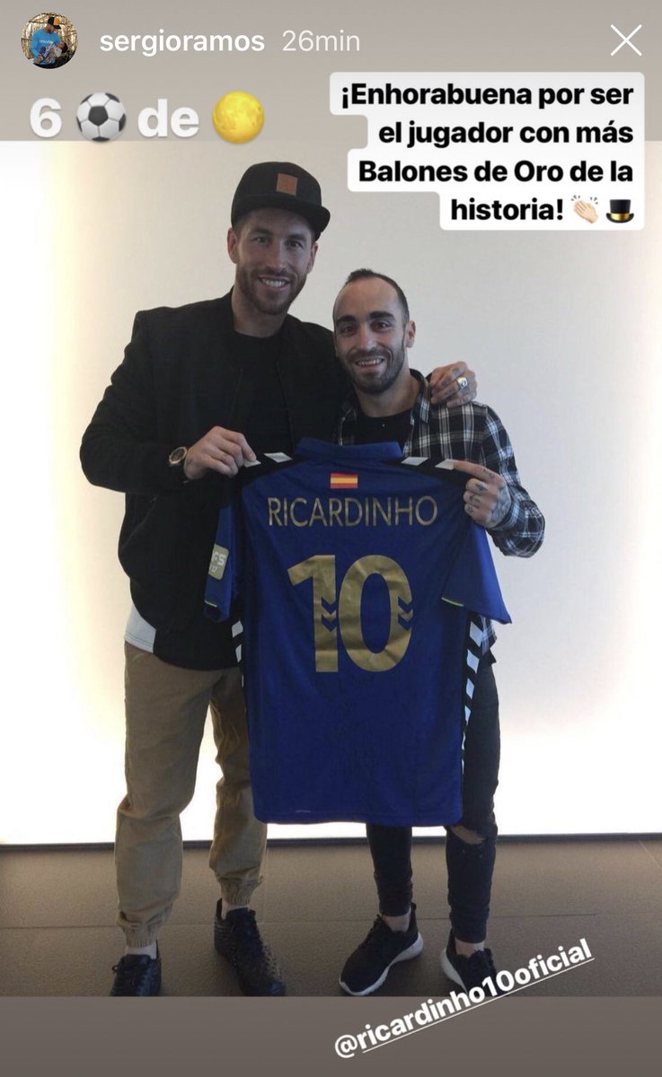 ricardinho10ofi's tweet image. Que suerte tengo en poder tenerte como amigo y referente dentro y fuera de cancha!!! Mil gracias por las palabras!!!