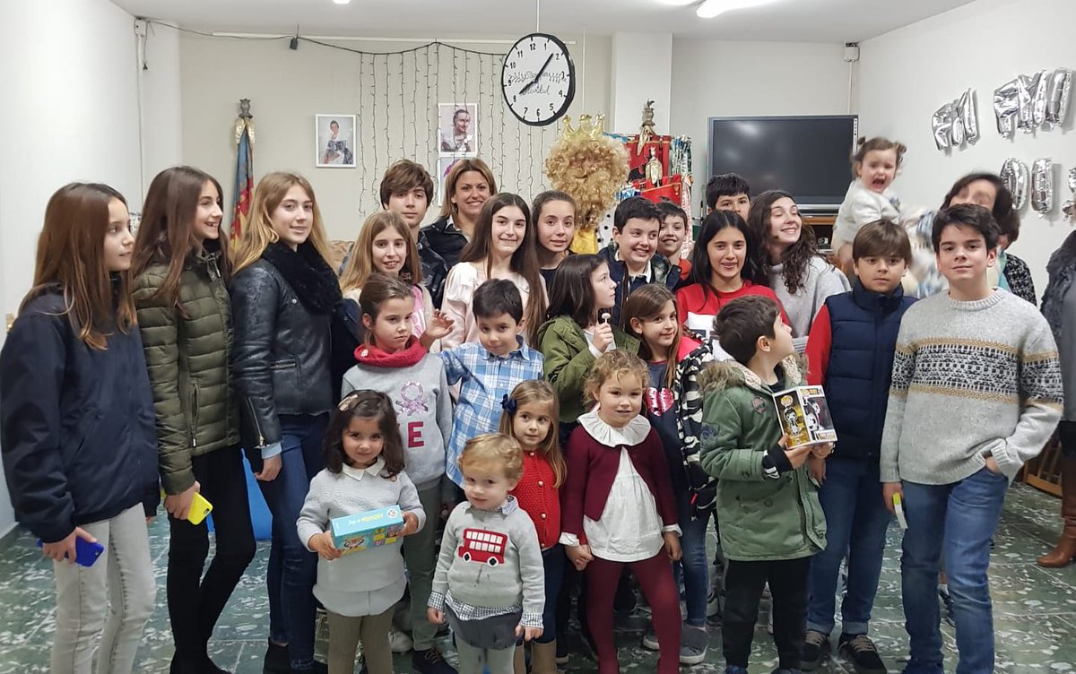 Falla_161's tweet photo. ¡¡¡Su Majestad el Rey Gaspar nos ha visitado esta tarde!!! 😍😍😍
#Infantils161 
#ReyesMagos 
#NocheMágica https://t.co/ocjwfIbRGi