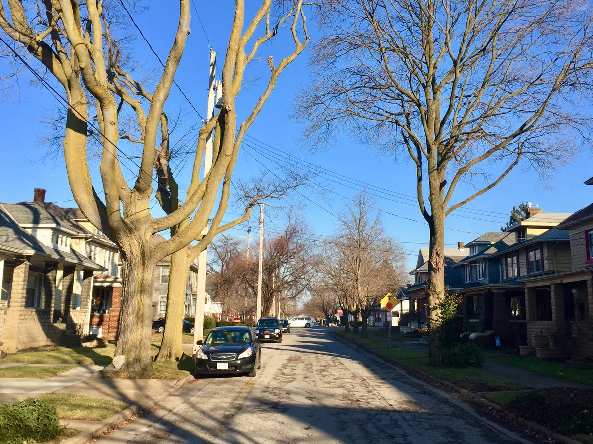 cityofsandusky's tweet photo. There are many ways we can make our streets safer for pedestrians. One such way is utilizing “yield streets,” like Dewey St. & Finch St. Narrow, 2-way streets with on-street parking can help reduce illegal speeding in our neighborhoods. https://t.co/2NzIYdo7Oq #PlannerPerspective https://t.co/EZSZPYW3Ju