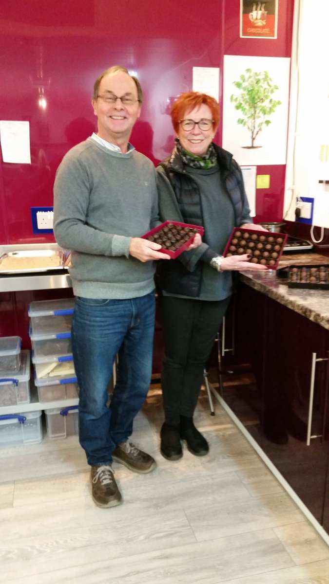 Richard and Elayne, enjoying their Chocolate Truffle Making Day.
Elayne, made Milk Cherry Ganache Truffles whilst Richard, prepared his favourite, Dark Peppermint.
