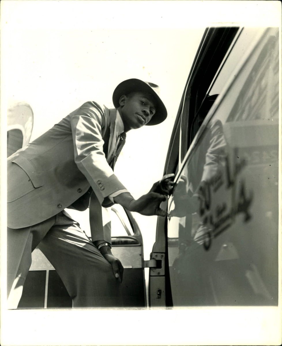 AlexCheremeteff's tweet photo. There is "cool," and then there was Satchel Paige.
"I ain't ever had a job, I just always played baseball."
#Legend #EverStylish @nlbmprez https://t.co/D77aKHeYHl