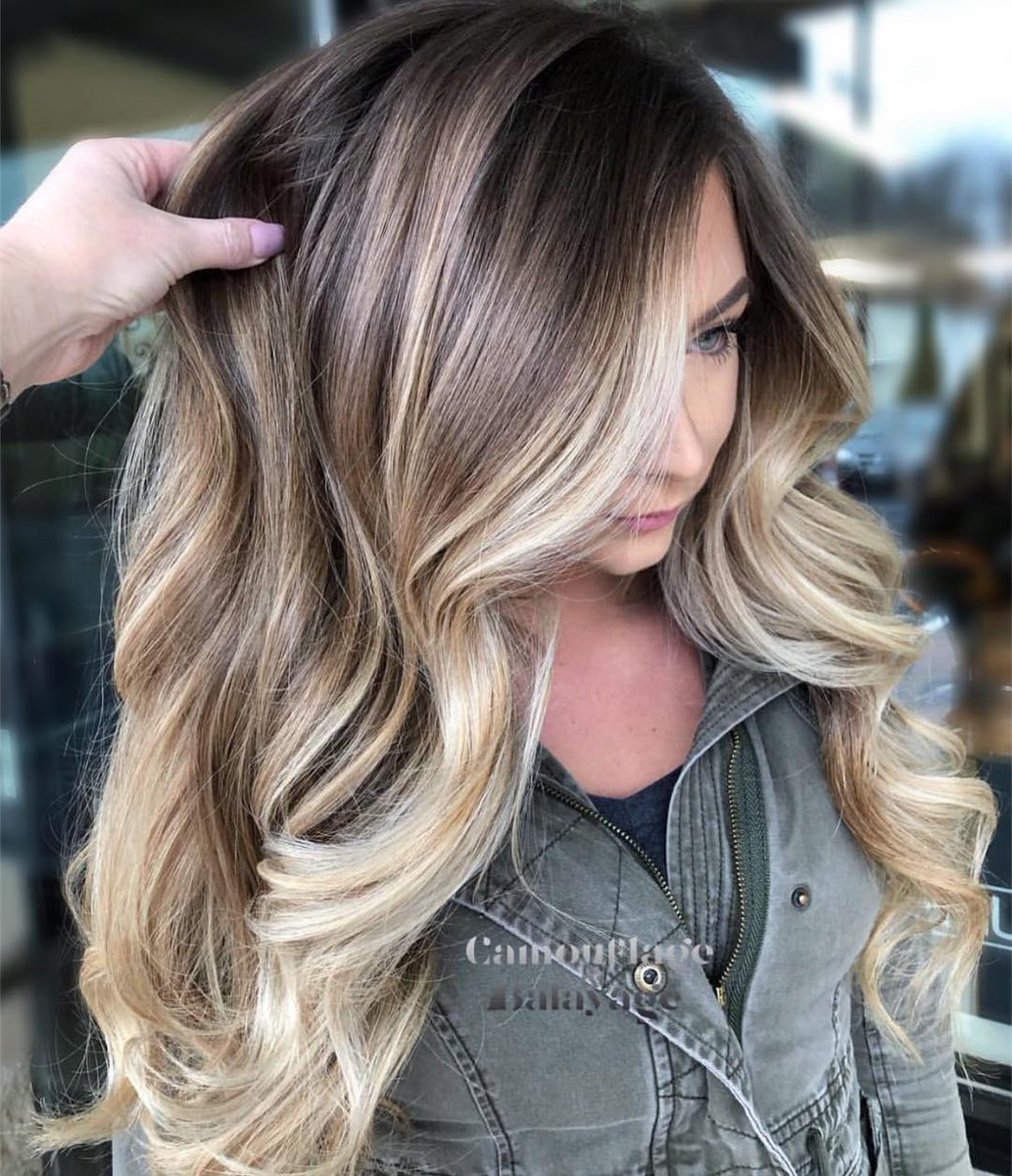 WellaEducation's tweet photo. When that natural base is this gorgeous, you just paint a frame around that work of art. ๐@camouflageandbalayage
.
#wellalife #wellahair #wellaeducation #stylistspotlight https://t.co/38rR8dkCoi