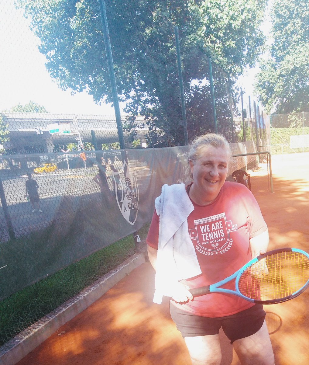 alecastidedios's tweet photo. Con 40 grados y de juega!
#Dueletodo
#TENIS
#HOT https://t.co/YIMOOPGCBy