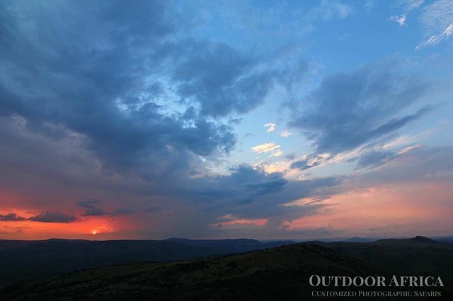 SOASafaris's tweet photo. Another beautiful South African sunset! This one over the Ithala Game Reserve.
.
The end of a day on safari with Outdoor Africa
https://t.co/6IyfG6HUZC
.
#OutdoorAfrica #SafariSouthAfrica #Safari #Africa 
#travelphotography #travelling #NeverStopExplo… https://t.co/J6sXQ6yT22 https://t.co/iM9tgL75SN
