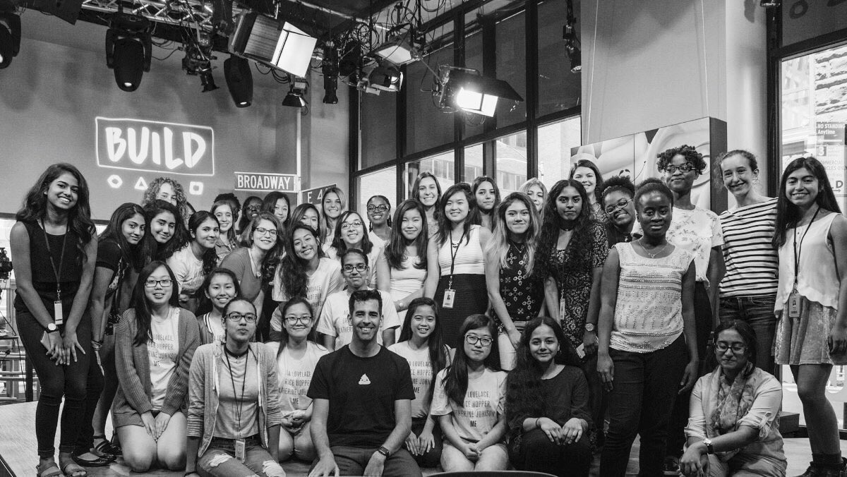 sara link tweet media