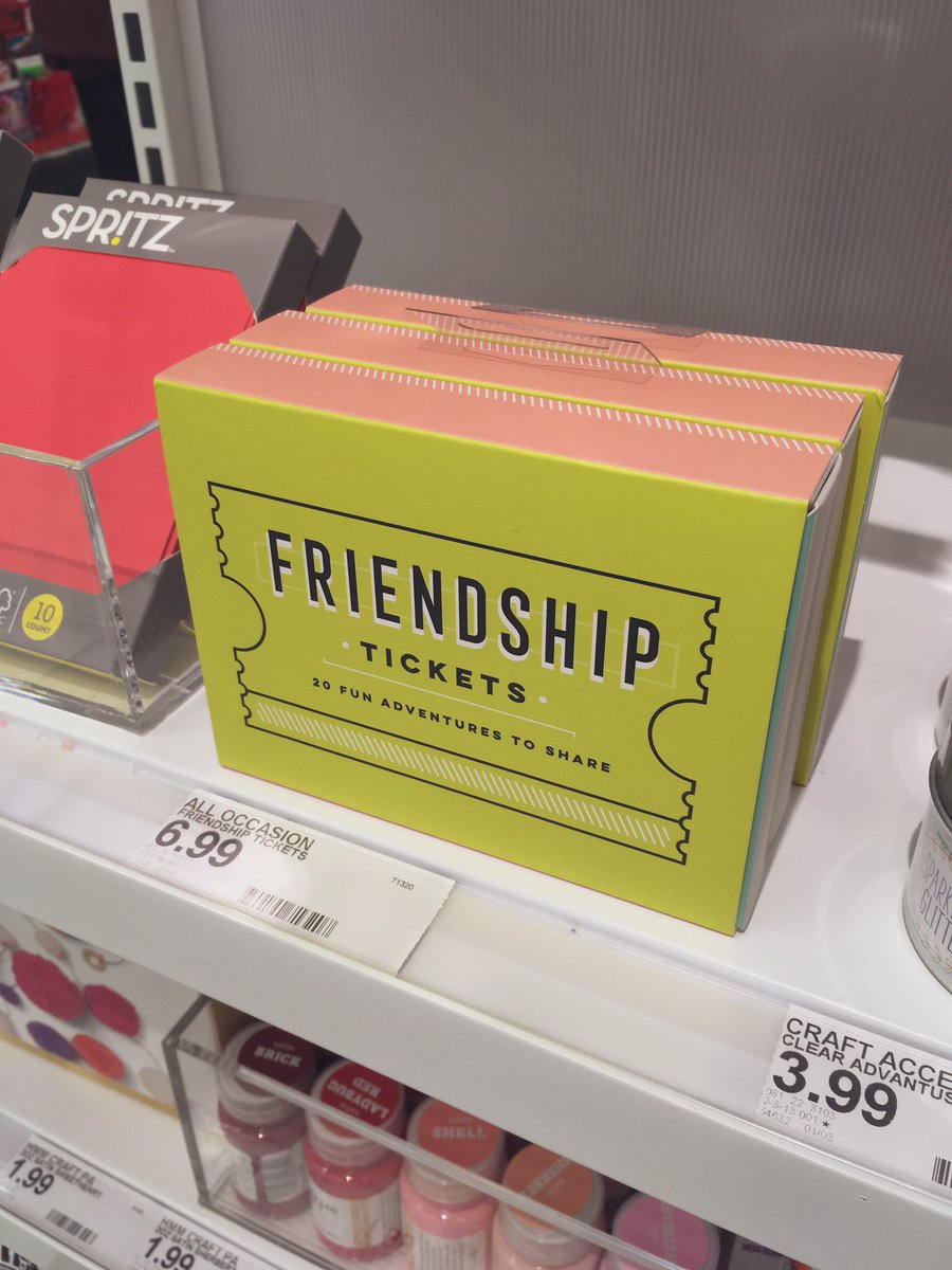 Spreading the love 💗 at #T0171. DIY crafting for #ValentinesDay 🎯 ✂️ 🧵 #vmtl <a href="/dmasin88/">apexcreationnetwork</a> <a href="/Kunsman/">Laura Kunsman</a> <a href="/ada25761281/">ada</a>