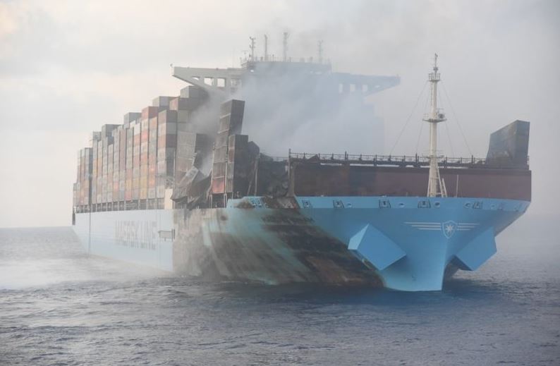 blumenthalerhof's tweet photo. @NilsvanRooijen en dat supersizen , en computergestuurd laden met eigenlijk ALTIJD de gevaargoedcontainers , boven buitenop( die mag een kaptein zonder juridische gevolgen droppen om schip en bemanning te redden)
als daar een foutje in de programering is ziet dat er zo uit https://t.co/RVixQdFpmC