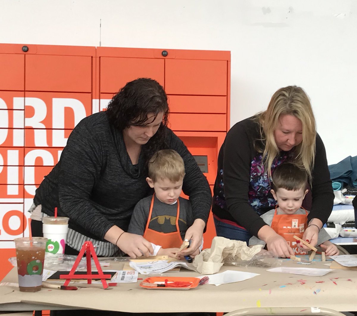 Moms helping kids build white board &amp; easel at kids Clinic! 😀 Great way to spend a rainy 💦☔️morning. <a href="/corelli189/">Lori Corelli</a> <a href="/JasonArigoni/">Jason Arigoni</a>