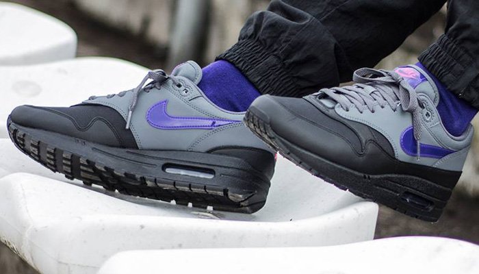 KicksDeals's tweet photo. OVER 50% OFF! Just select sizes under 11 remain for the dark grey/black 'Ripstop' Nike Air Max 1 for $53.98 + FREE shipping with Nike+

BUY HERE -> https://t.co/U2Dja7jHsW (use promo code SAVE25 - ends TONIGHT) 😮 https://t.co/pPburAPBUp