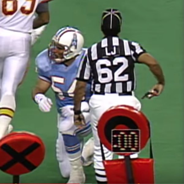 Super70sSports's tweet photo. Back in the days when NFL refs would signal the end of a quarter by firing off a fucking round ... https://t.co/BHGOB13UQW