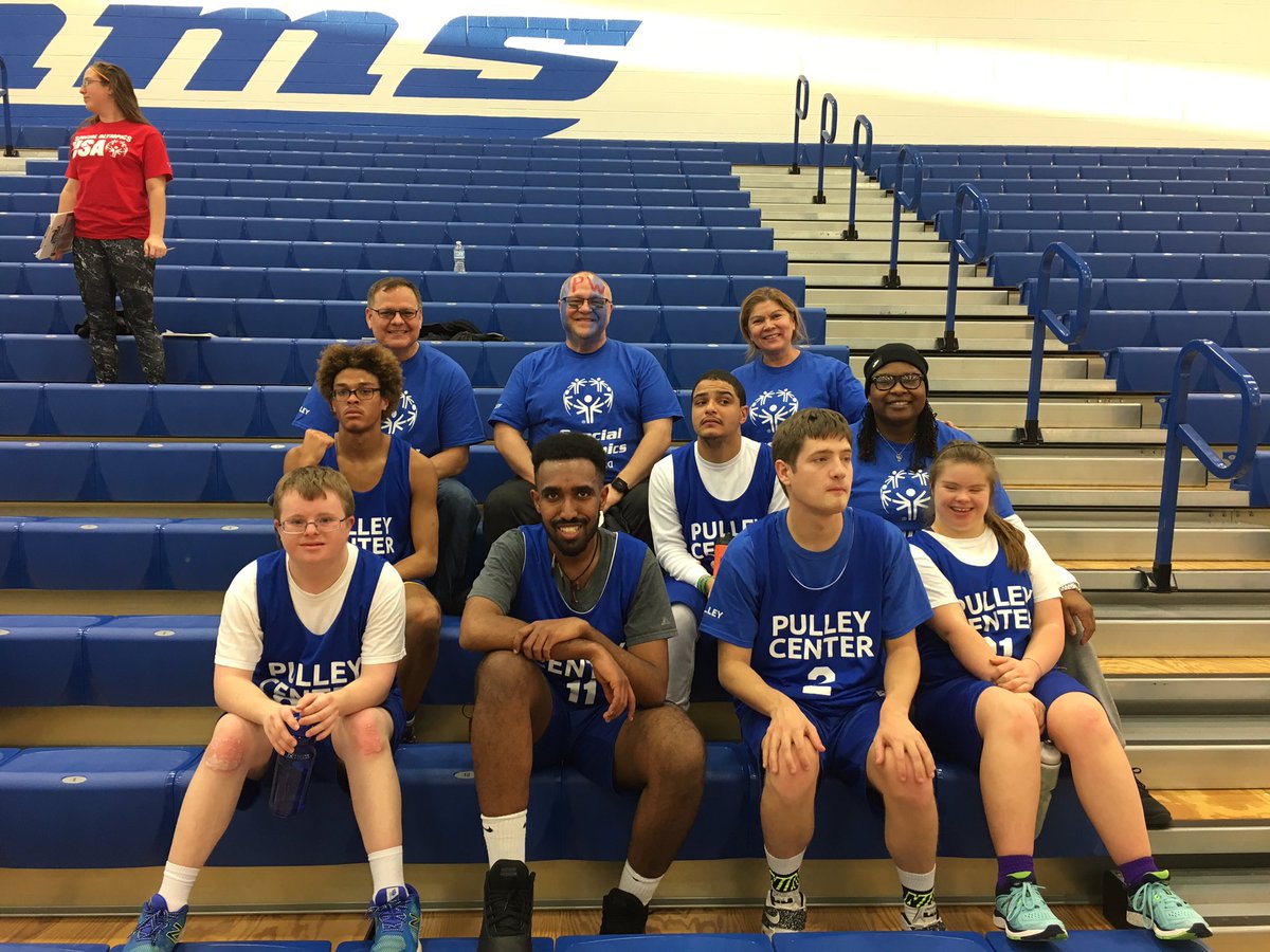 PulleyCenter's tweet photo. Another win in the books for the Pulley Warriors! Congratulations to the team and coaches! It looks like Braveheart photo-bombed the team pic 😮 @FCPS_CTS @FCPSR3 https://t.co/V2kexrRj5f