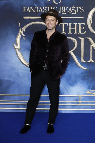 SofieMjartanova's tweet photo. From all his sides. His fuckin awesome sides❤️
#JudeLaw #Dumbledore
#fantasticbeasts #crimesofgrindelwald
#ProtectTheSecrets https://t.co/lY1vhAXUF2