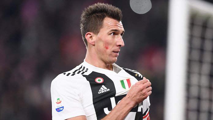 🇮🇹 #Rinnovo #Mandzukic: la #Juventus pronta a #blindare il suo #guerriero a #vita ➡️ https://bit.ly/2Rc1E59
🇬🇧 New #Juve #deal for #MarioMandzukic ➡️ https://bit.ly/2SD5UY7
#Calciomercato #MM17 #LOnnipotente #Marione #Croazia #Hrvatska #Contratto #Juventus2022