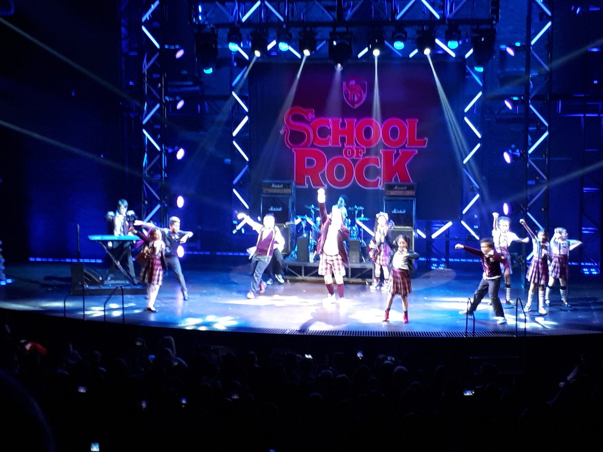 SMPAustin's tweet photo. Rocking along @SchoolOfRockUK 🤙🎸🎶🎤🎹🥁 What an awesome time you gave us, thanks! 😎 You're the best!🔝#musical #rock #show #sing #laugh #london https://t.co/s3snLRBMcp