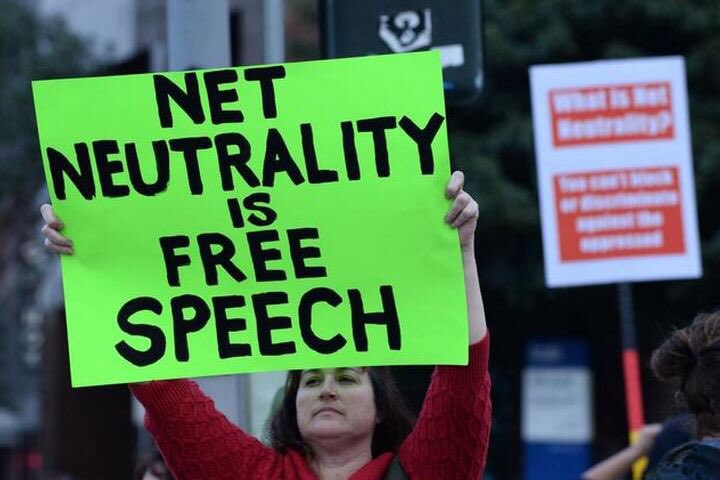 8extremes's tweet image. Literally Selling out our country &amp;amp;
Freedom of speech #FIREajitPai FCC he lied &amp;amp; cheated US Citizens  @SpeakerPelosi Restore #NetNeutrality wHouse Vote 
Senate passed #CRA May2018 
Restore NetNeutrality
Let's Move forward #abtTHAT
