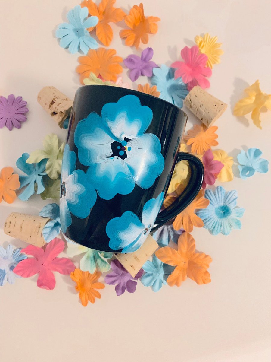 BusyMomsBag's tweet photo. FLASH SALE!!! Hand painted mug with blue and white flowers.  You will have the prettiest mug around.  https://t.co/CbEhWNvA9I https://t.co/xnLecBEUbF