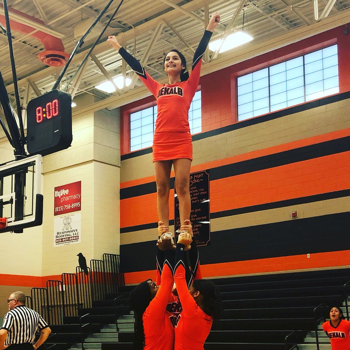 DeKalb_Cheer's tweet image. Go Barbs! 🧡🖤