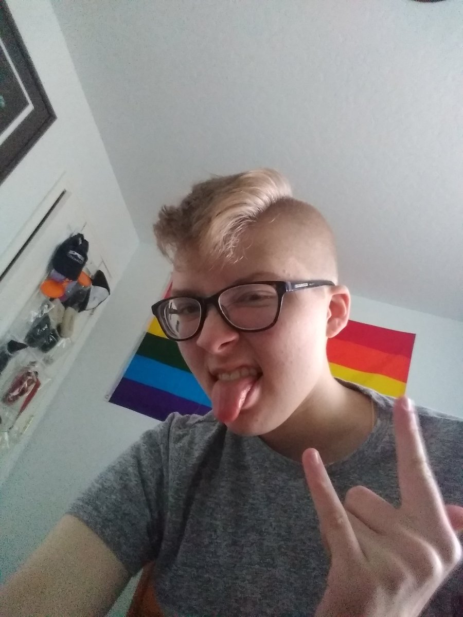AngelofVoid's tweet photo. #translooklikethis (he/they) 
FUCK gender roles and FUCK toxic masculinity https://t.co/XkJD9K72z6