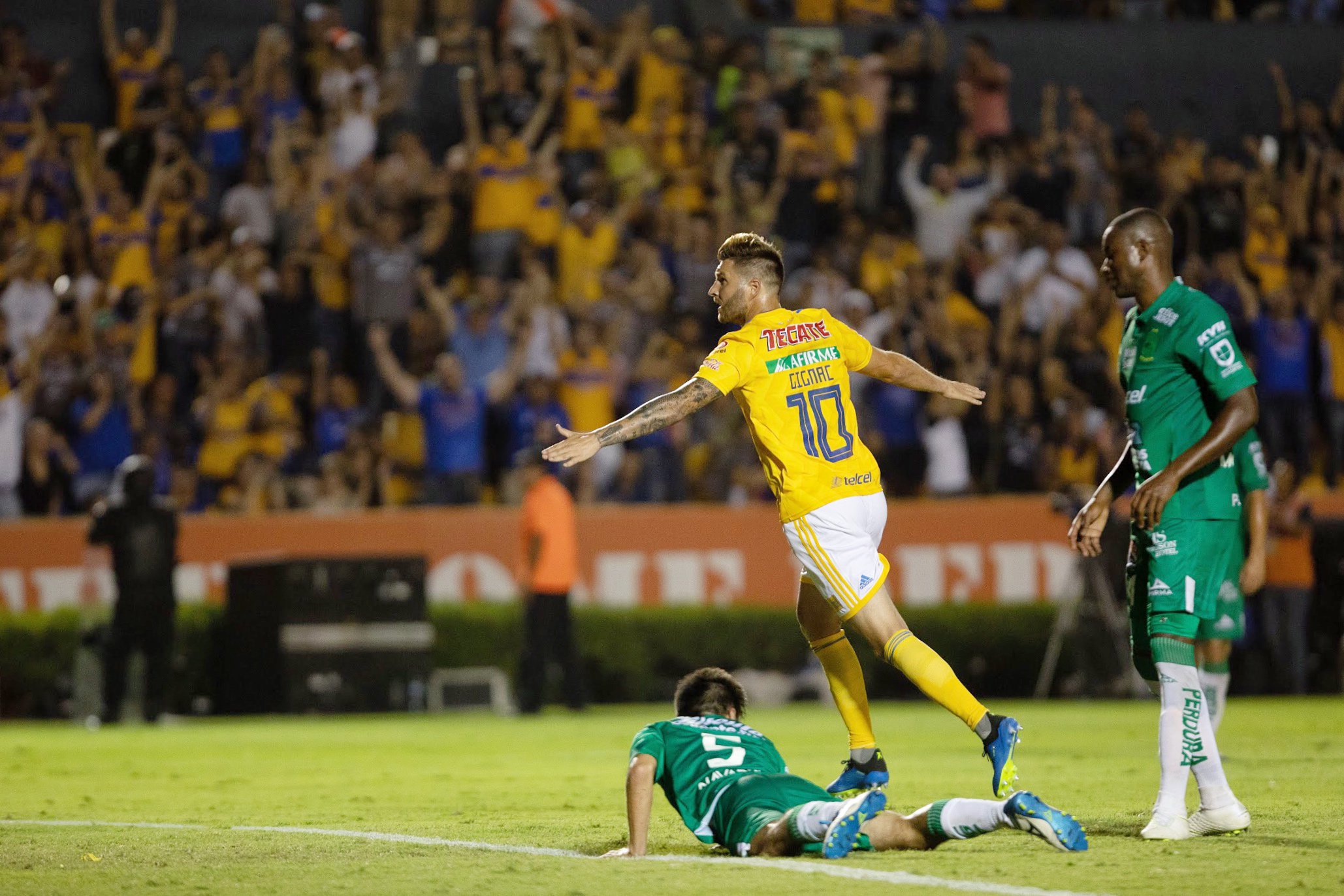 Con un polémico arbitraje