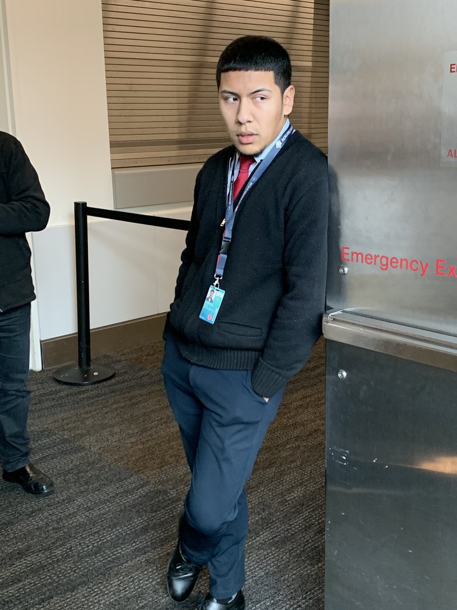 val_eu_raa's tweet photo. Todos los vuelos de SFO despega, inclusive el de @interjet pero el de @Aeromexico no despega, dicen que es por el clima. Además este señor Mendoza un pelado con la gente que lleva más de dos horas de retraso de vuelo @AM_Escucha es increíble que no digan la verdad a los pasajeros https://t.co/9DIQ9DKv2z