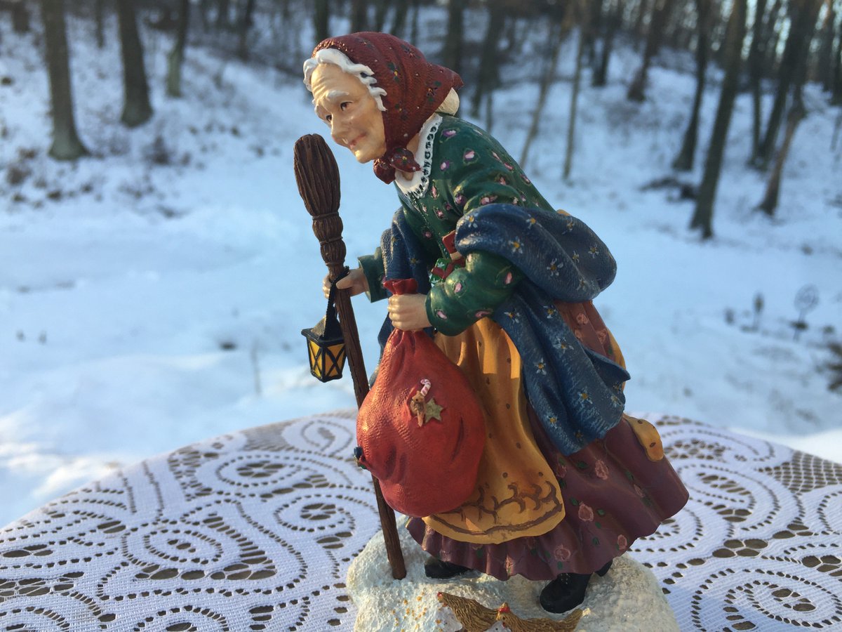 Selena_Fox's tweet image. #Befana Rides Tonight! Learn more about #LaBefana Broom-riding Gift-giving Italian #NewYear, #Epiphany, #Christmas #Witch &amp;amp; Her ancient origins as the #Pagan Sabine/Roman #Goddess #Strenia: en.wikipedia.org/wiki/Befana