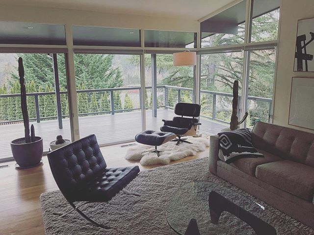sw70th's tweet photo. No more Christmas tree. As always, sad to see the season end, but happy to be getting back to the huddle.
🎄
#sw70th
#mcm
#midcenturymodern
#midmod
#eichler
#rummer
#eames
#loungechair
#shag
#modern
#moderndesign
#modernism
#interiordesign
#interiorde… https://t.co/oJHwlwmjkq https://t.co/uHvygpmHCb
