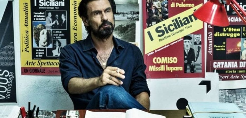 toniotedesco82's tweet photo. #PrimaCheLaNotte Una magistrale ricostruzione della vita del giornalista Pippo Fava, ucciso dalla mafia nel 1984. Daniele Vicari si conferma un grande regista.🎥🎥
@Raitre @vicaridaniele #PippoFava https://t.co/XgW4TnjUrp