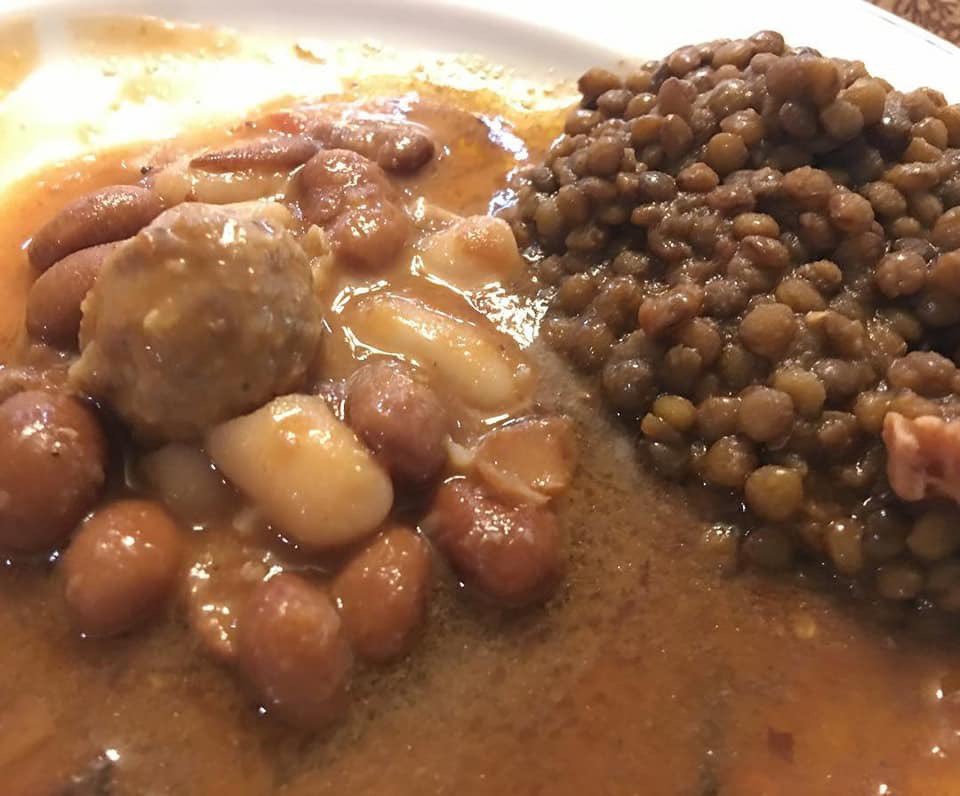 matteosalvinimi's tweet photo. E vabbè, dopo 48 ore di impegno e di soddisfazioni nello splendido Abruzzo, stanchino ma felice, mi potrò permettere un piatto di fagioli, lenticchie e salsiccia???😉
Così stanotte dormo bene...😁 https://t.co/LcakD1chPc