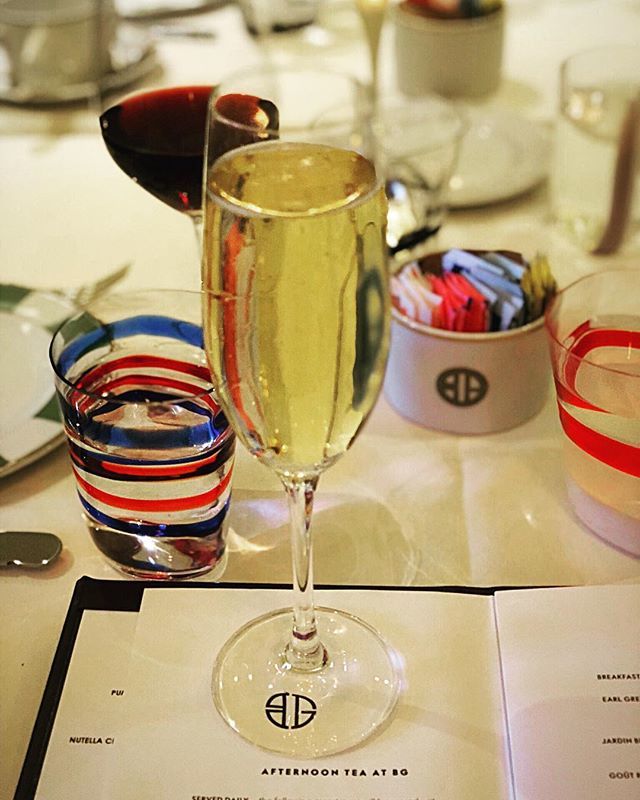 Bklynzizi's tweet photo. #bergdorfgoodman #bgcafe #brut #VeuveClicquot #yellowlabel #champagne #afternoontea #cocktails #cocktail #bklynzizi https://t.co/yvugp2gJ0L