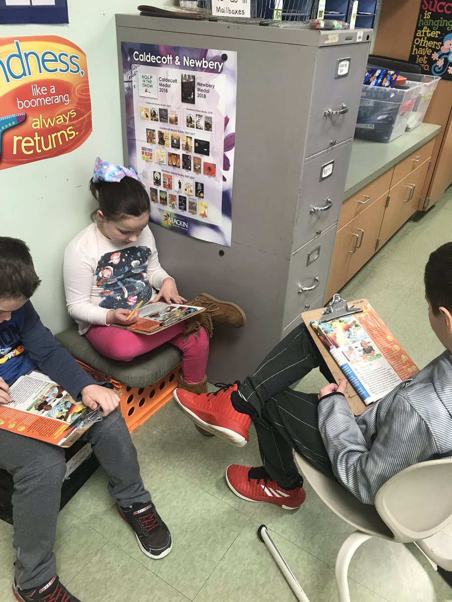 cyager5's tweet photo. Reading articles about empathy and acts of kindness, then a great time of sharing and writing our ideas #buildinggoodcharacter @SchodackCSD @CastletonES https://t.co/u4obD3A0QU