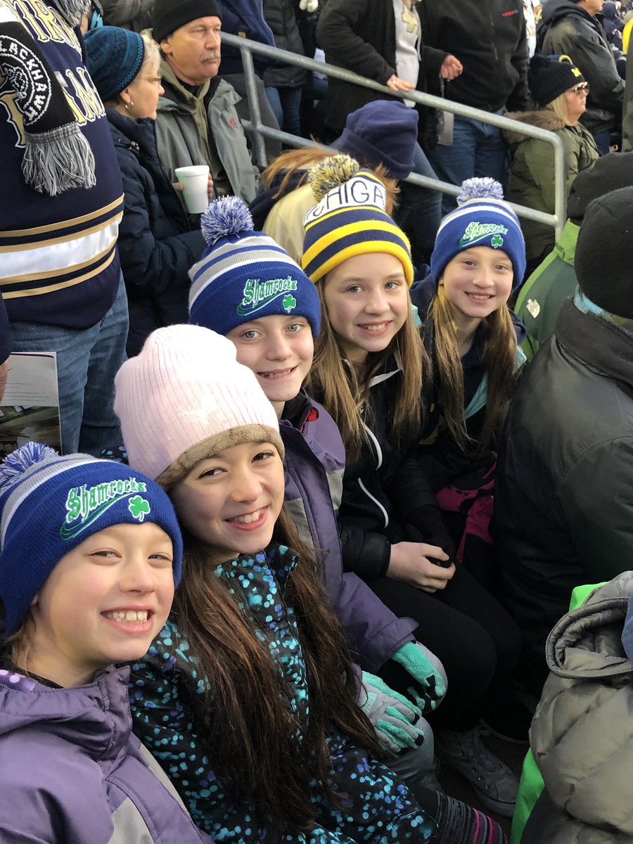JessicaBarkby's tweet photo. Shamrocks girls hockey team enjoying the game! #GoIrish https://t.co/b9AEVfDfyl