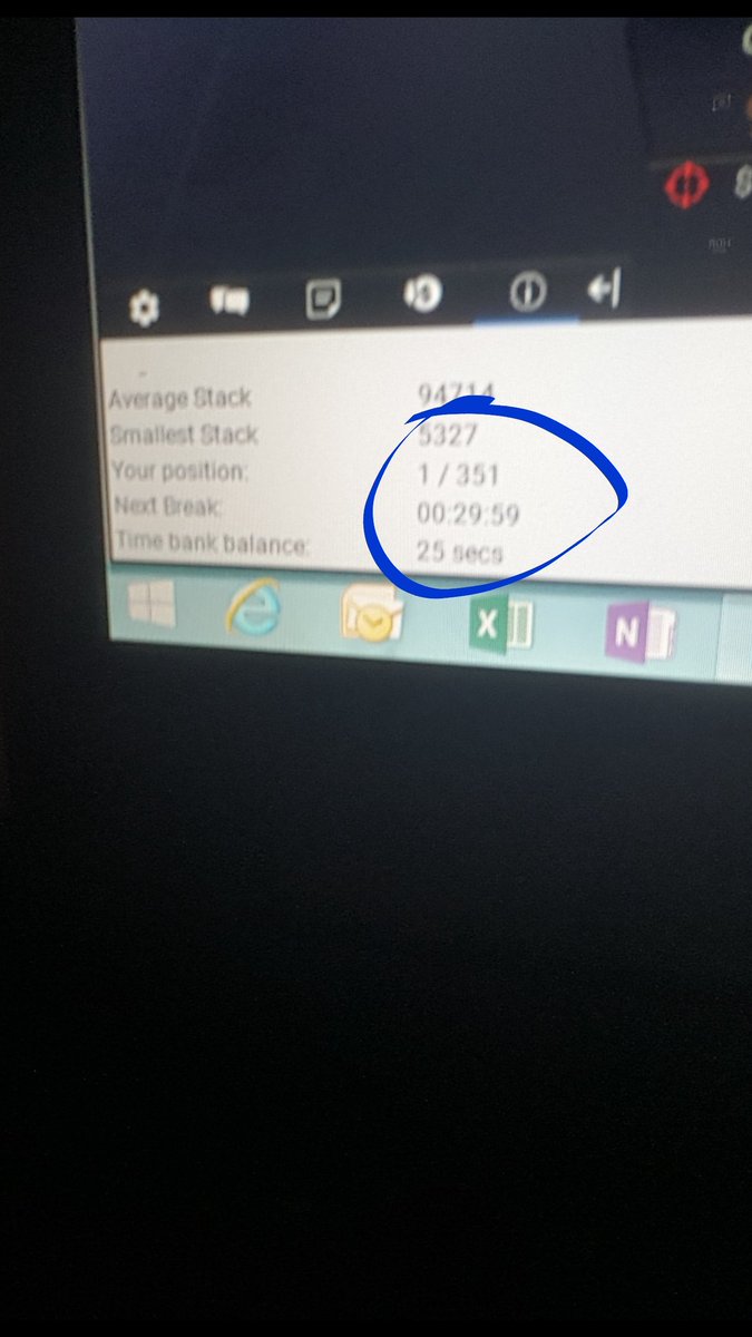 LangeToepie's tweet photo. Altijd lekker als je 16 bier verder bent ππ #PartyPoker #22BB gebeurt nooit als je niet zuiptππ https://t.co/Aeufdk5PGo