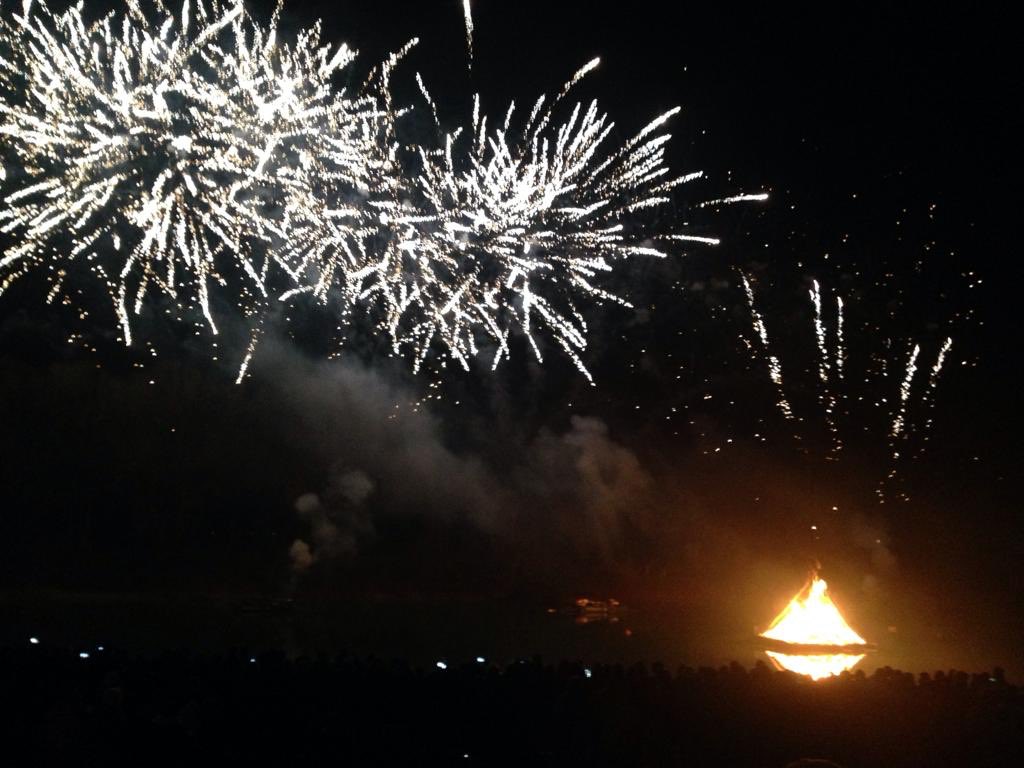 danpo73's tweet photo. La #foghera sul #Tagliamento a #pertegada .. rito propiziatorio per l’ #epifania2019 #befana2019 #FriuliVeneziaGiulia #fuoco #FVG #turismofvg @FriuliBT @FVGlive @igersfvg @volgoitalia @Italy_global https://t.co/791PTOXDsg
