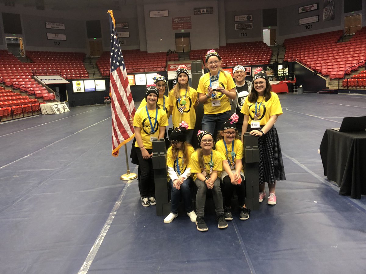 daldixon9's tweet photo. @Redmtelementary LEGO league teams doing some really great things today! Nice job rockin robos and dream makers! @washk12 @SherriLords https://t.co/6Yzls9Onku