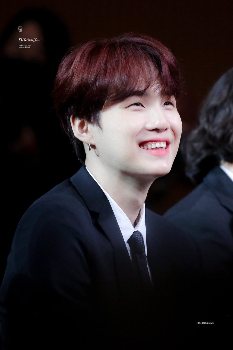 _kiragukk's tweet photo. Giới hạn là gì? Mấy người cũng nên biết chứ :)))
#justiceforSugaBTS
#videoerror
#unfairforSuga
#whereisSugaslineInFAKELOVEstage
#weneedanapologyfromKBS @KBSWorldTV
#WhereIsYoongiPart
#UploadSeesawOnYoutube
@MnetKR @MnetMcountdown @Mnet_Japan https://t.co/bGLVKhejVP
