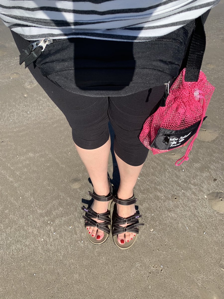 martykillian's tweet image. I totally dressed the tourists look today on my walk.  #shellhunter #fannypack #shellbag #5miles