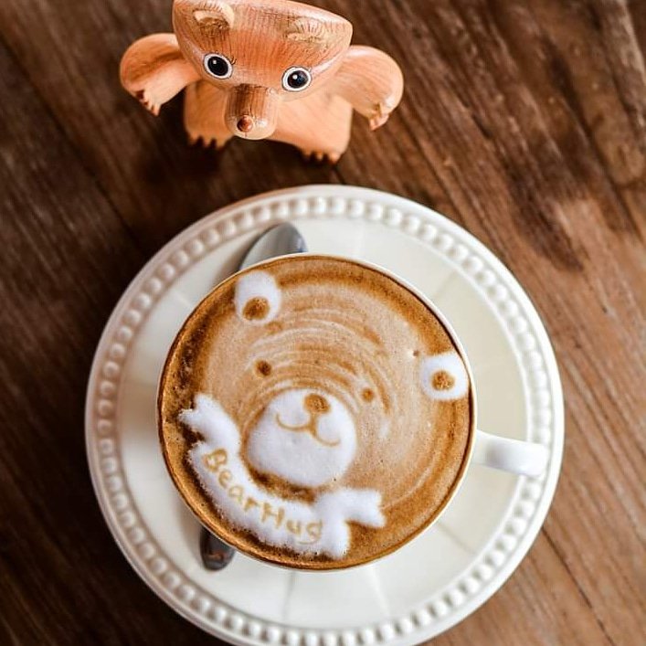 ManoraThaiApp's tweet photo. "Bear Hug Cafe" On Kotchasarn Rd.
Open:9:00-18:00
Tel:053-206555
E-mail: bearhugcafe@gmail.com
@Chiang Mai,Thailand
#digitalnomad #backpackerthailand #nomadsummit #chiangmaitravel #chiangmaibakery #chiangmaibakery #chiangmailiving #travelinsuranc #bakerychiangmai #chiangmaicafe https://t.co/uR86soy84P