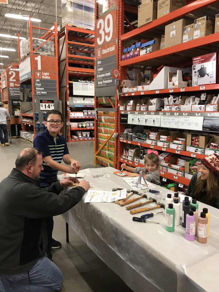 Loriann247112's tweet image. The first Kids Workshop for 2019 was a success.  The kids were all smiles making their white board project!  @BrucculeriCathy @mpisapia6 @Donna_Delia @HomeDeer @debbiewalsh348 @